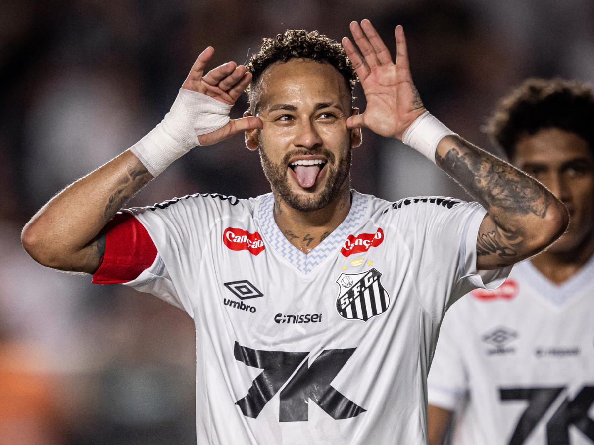 Santos anuncia que cirurgia no joelho de Neymar foi um sucesso; ele terá alta hoje