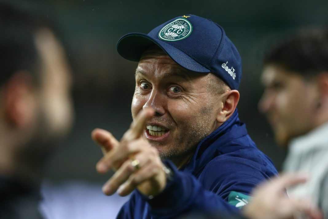 Coritiba acerta renovação com o técnico Mozart para 2026