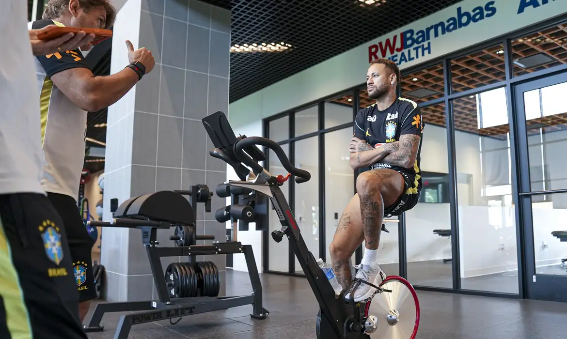 Copa do Mundo: exames de Neymar apontam 'boa evolução' , afirma CBF