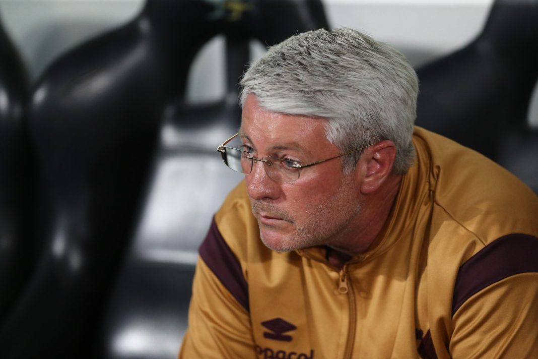 Athletico renova com Odair Hellmann e contrata volante colombiano