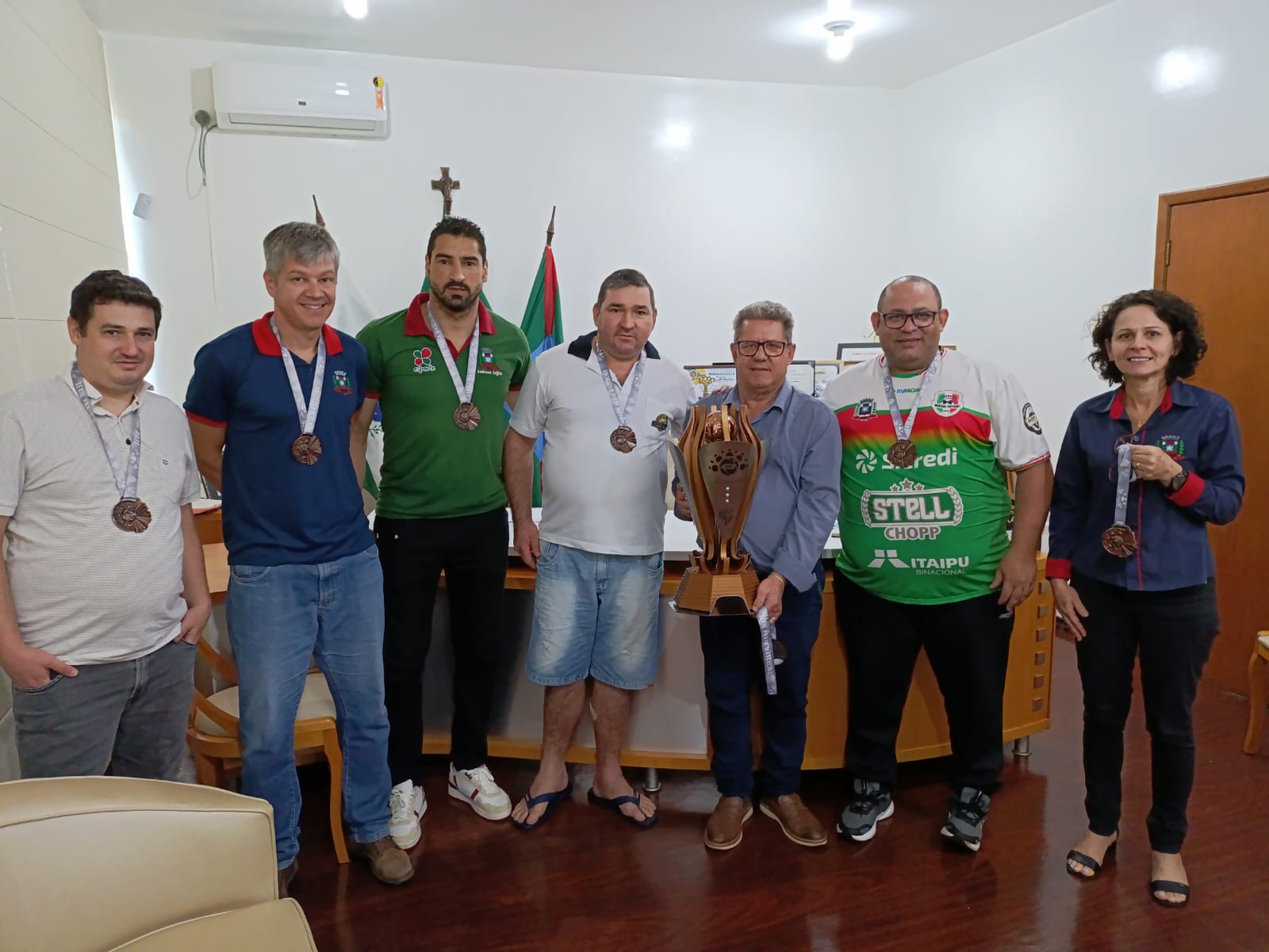 Prefeito de Missal recebe Troféu de 4º lugar da Série Prata do Paranaense
