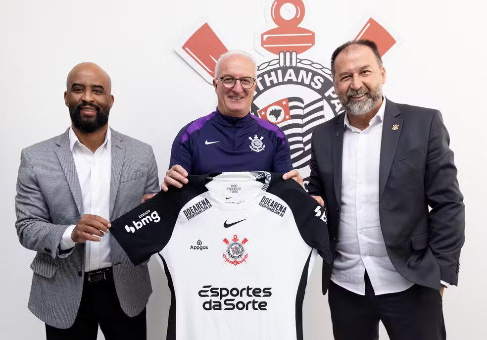 Corinthians anuncia a contratação do técnico Dorival Júnior