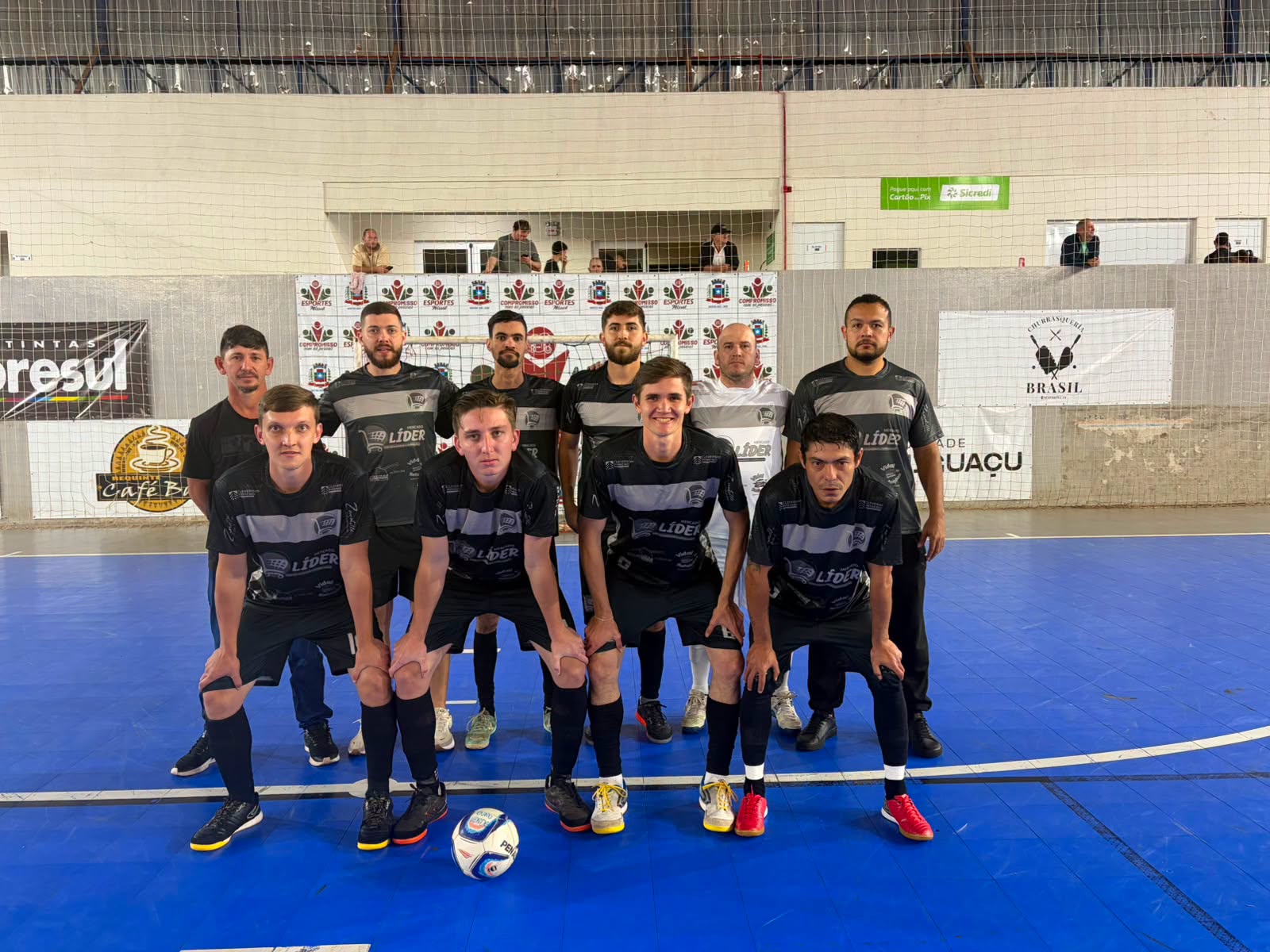 Mercado Líder estreia com vitória no futsal masculino Idade Livre em Missal