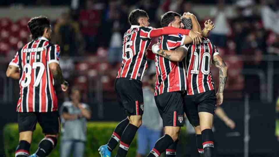 São Paulo vence O'Higgins em noite de golaços no Morumbis