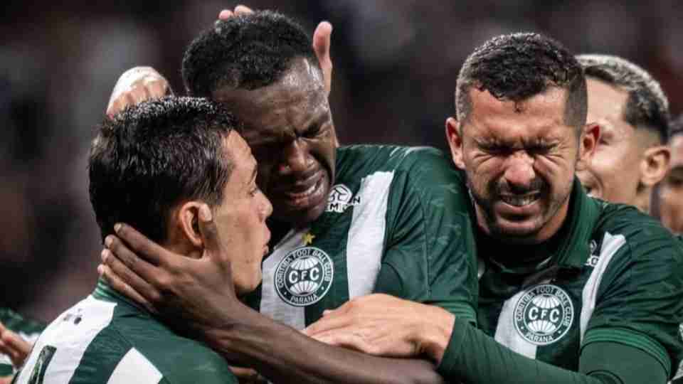 Com gol de ex-Cascavel, Coritiba surpreende e vence o Corinthians na Neo Química Arena