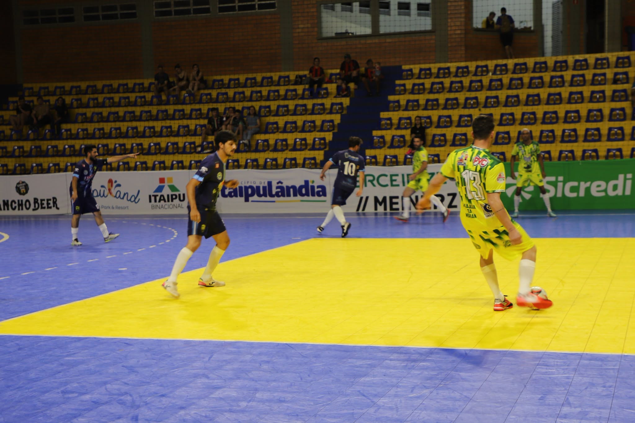 Série Ouro do Campeonato Municipal de Futsal tem início com três jogos em Itaipulândia