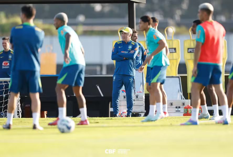 Escalação da Seleção: Ancelotti põe Estêvão no ataque e arma meio com Casemiro, Bruno e Gerson