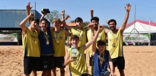 São Miguel do Iguaçu conquista títulos no handebol de praia e medalha no voleibol