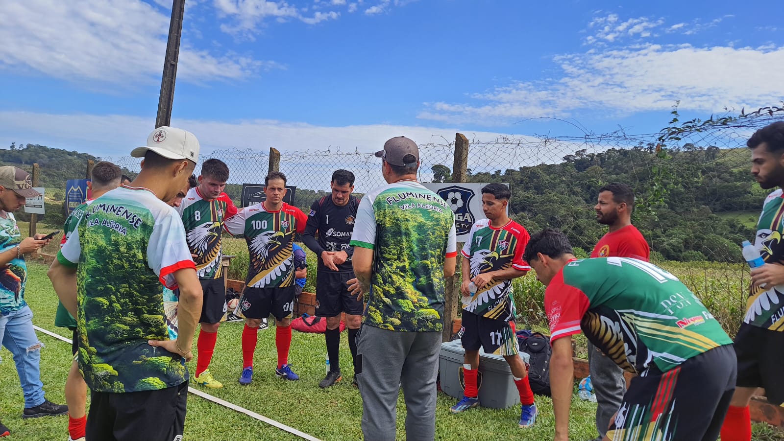 Fluminense Garante Vaga na Próxima Fase do Municipal de Futebol 7 com Vitória Emocionante no campo do sol e ouro.