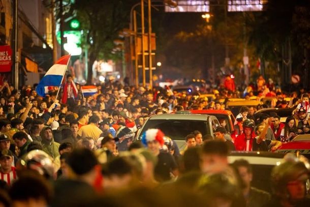 Festa toma conta de Ciudad del Este após classificação histórica do Paraguai na Copa